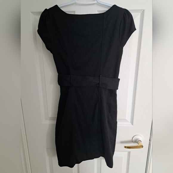 H&M belted dress w/ pockets - Picture 4 of 4